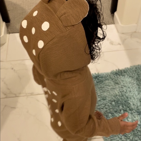 Junie Grey - Cutest little waffle jumpsuit with reindeer hoodie, size 12-18 mo - Picture 4 of 4